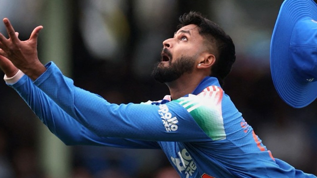 Shreyas Iyer कैच पकड़ने के दौरान हुए चोटिल!