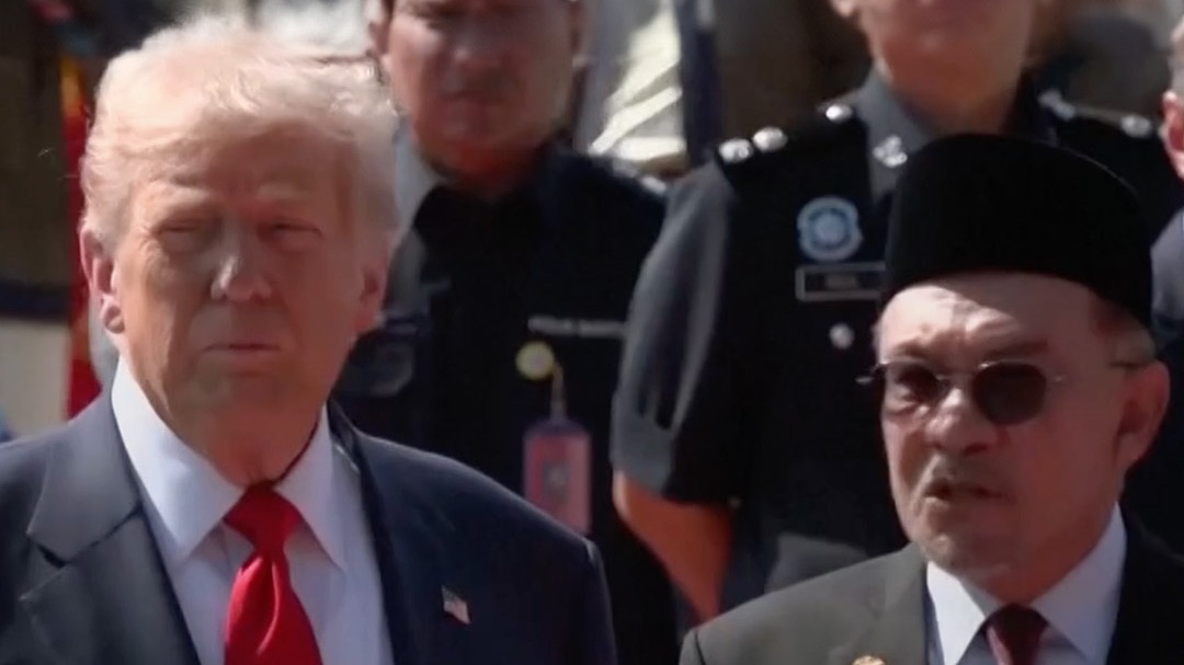Trump का एशिया दौरा: Malaysia में दिखाए डांस मूव्स
