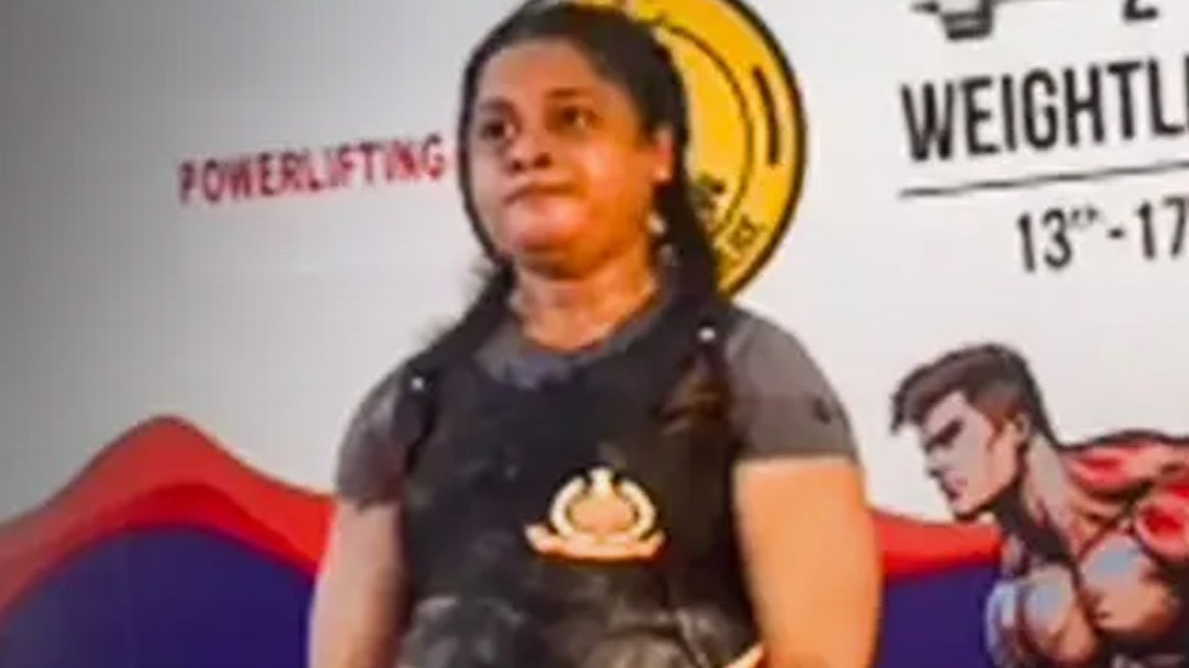 7 महीने की Pregnant Constable ने उठाया 145 Kg वज़न!