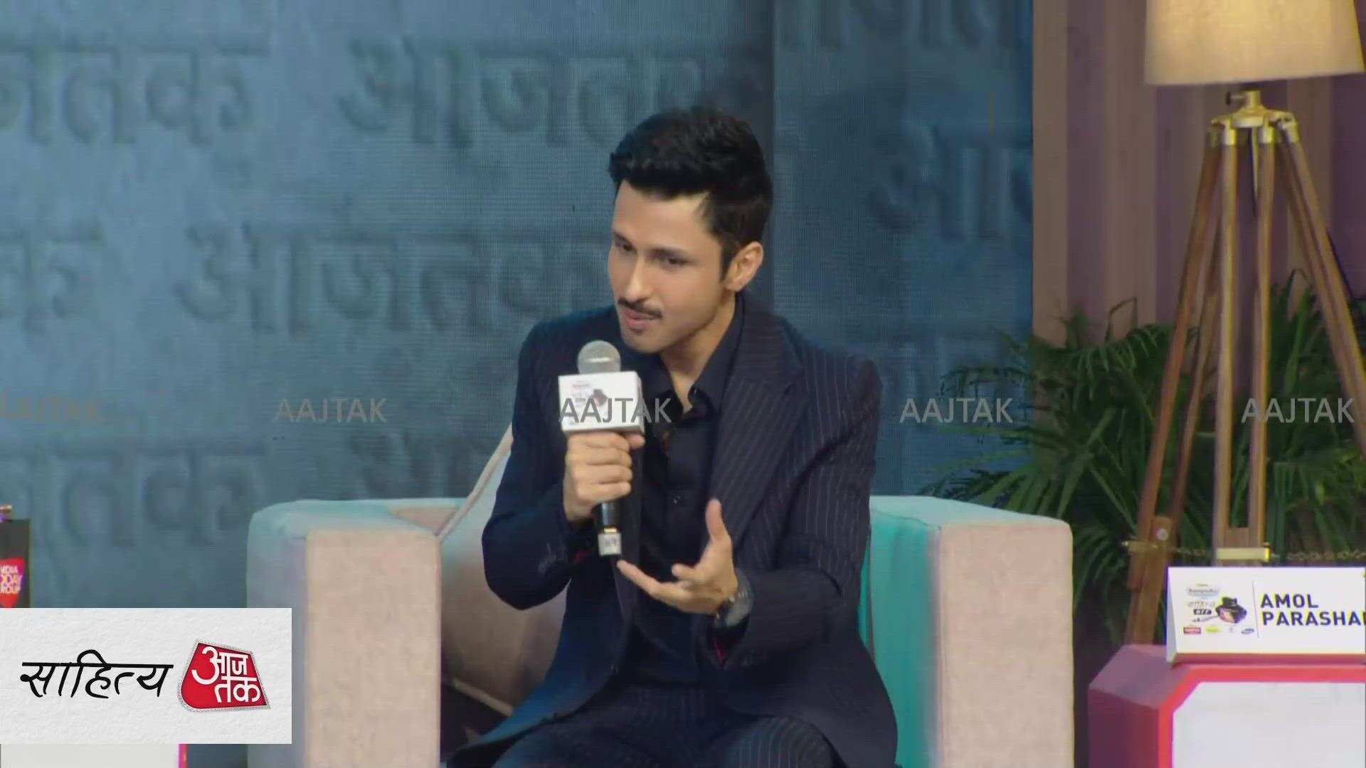 how amol balanced it job and acting career