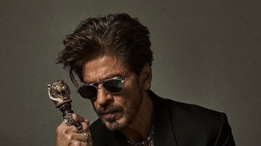 Shah Rukh Khan कभी थिएटर्स के बाहर टिकट बेचते थे!