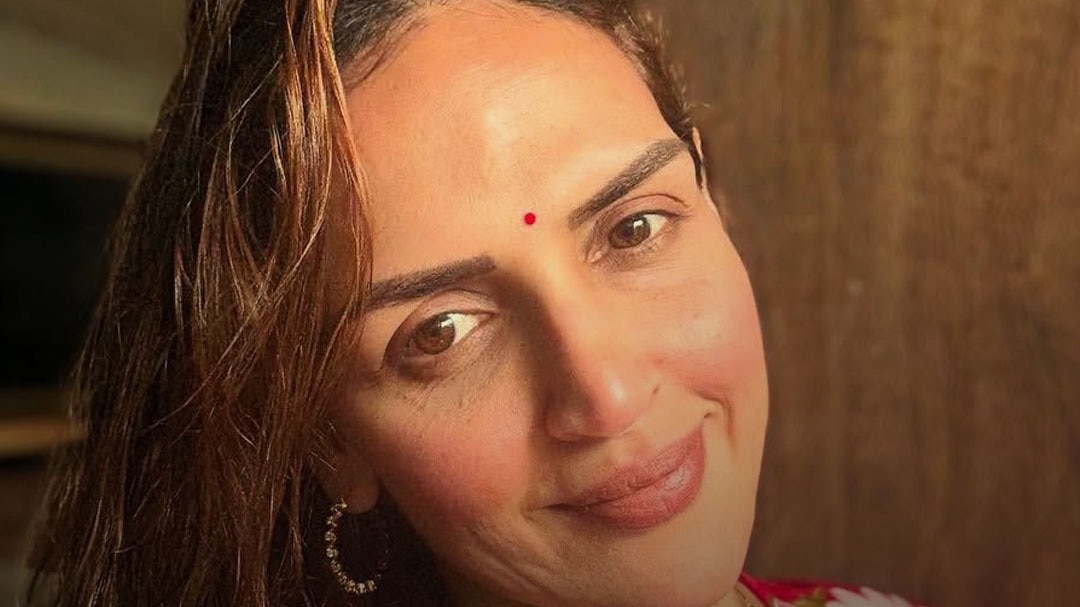 44 साल की हुईं Dharmendra और Hema की बेटी Isha Deol!