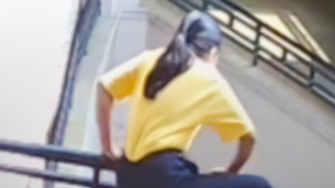 स्कूल की बिल्डिंग से गिरी बच्ची, मौत