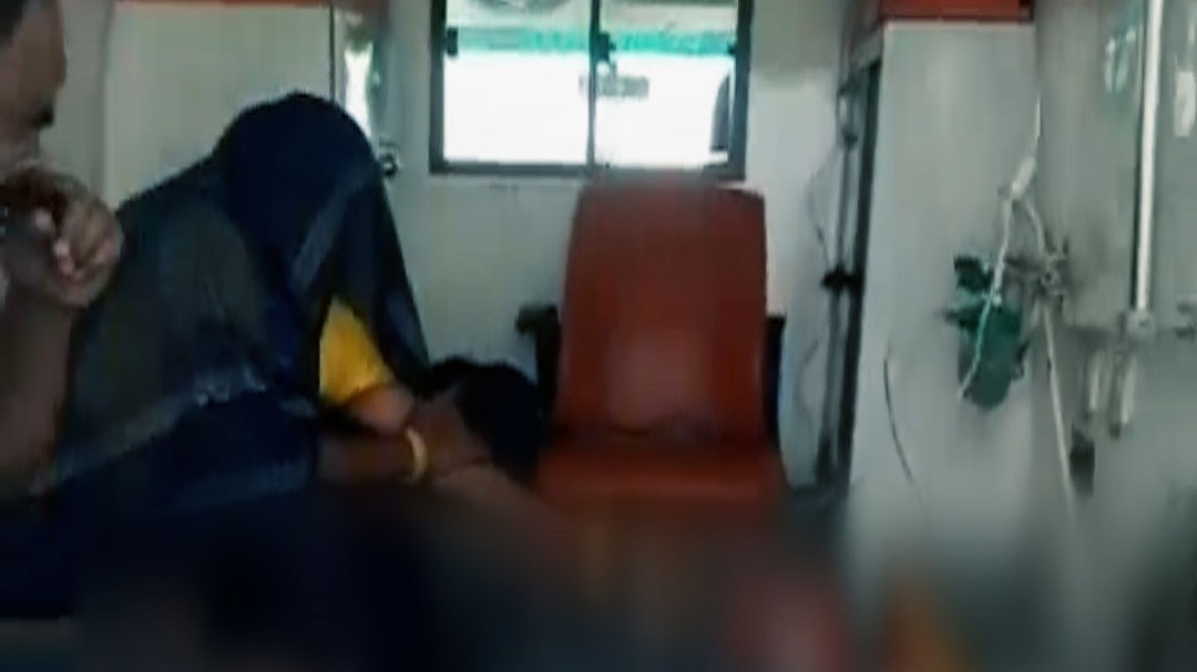 Guna MP patient died in Ambulance