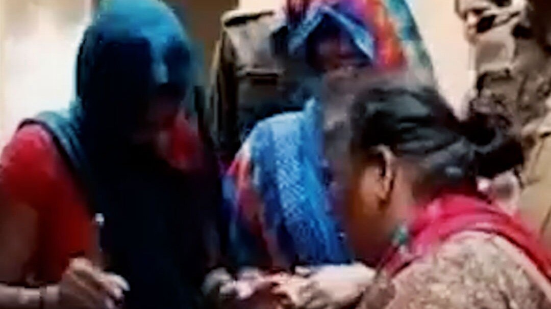 dead body found hanging