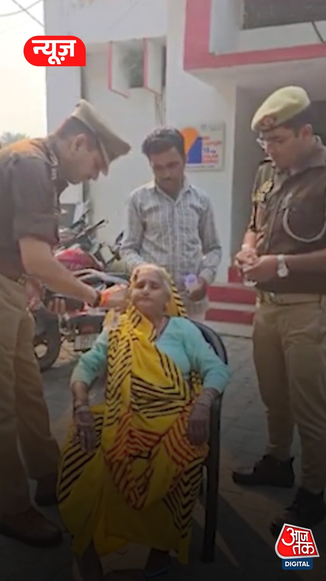 झांसी में बेटों-बहुओं ने बुजुर्ग महिला को पीटा 