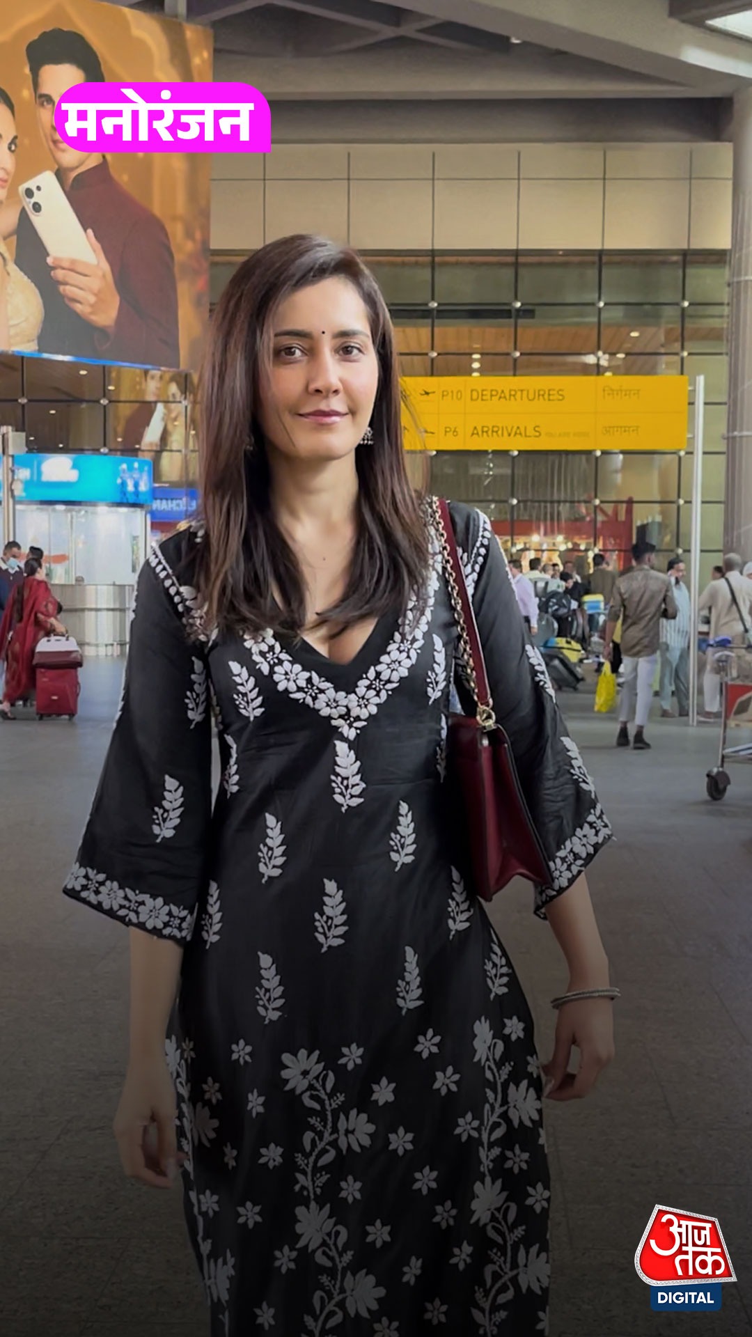 एयरपोर्ट पर ट्रेडिशनल लुक में छाईं Raashii Khanna