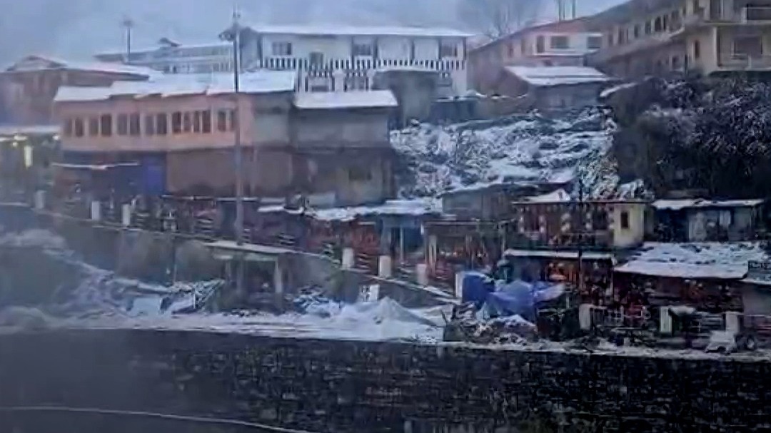 Snowfall_Montains_Delhi