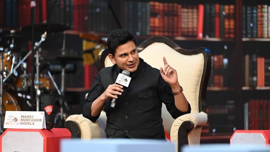 Manoj Muntashir Shukla in Sahitya AajTak 
