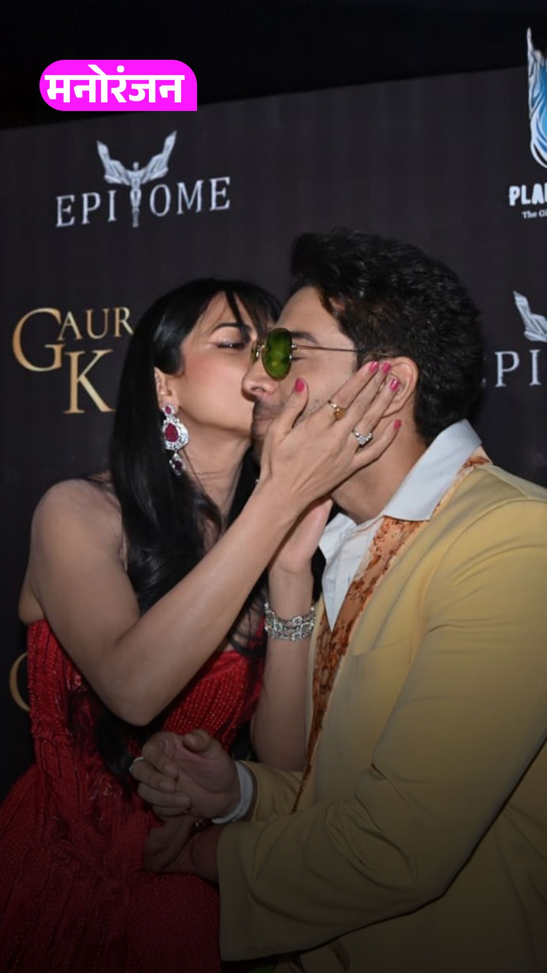 Gaurav Khanna ने पैप्स के सामने पत्नी को किया किस, शरमाईं एक्ट्रेस!