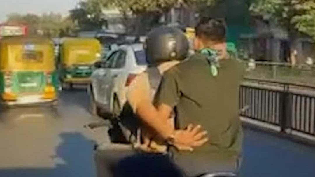 Policeman saves man seriously injured by kite string 