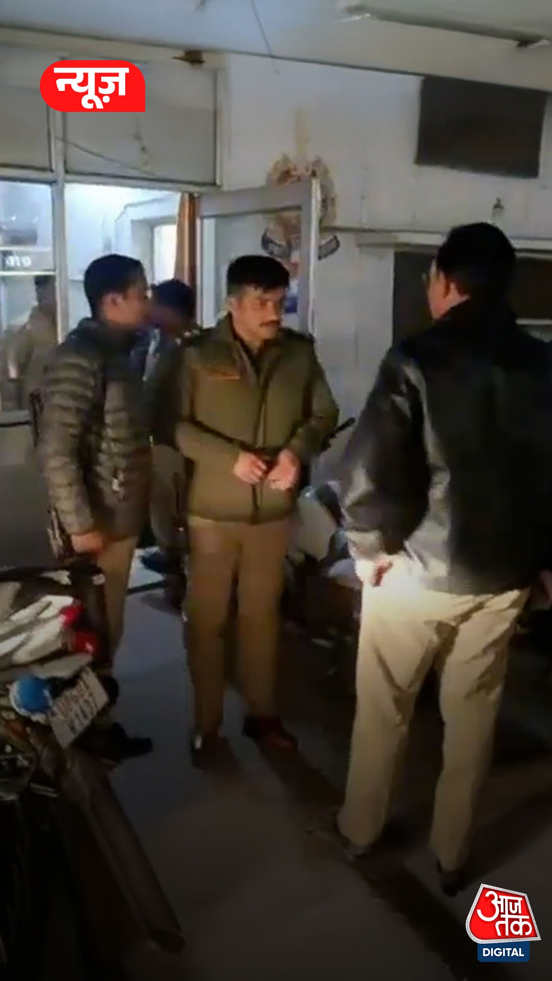 गोरखपुर में युवक के बैग में मिले 50 लाख