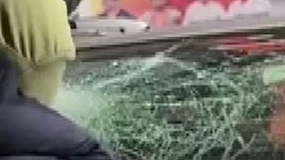 child locked in car Rrescued by crowd in Chhindwara 