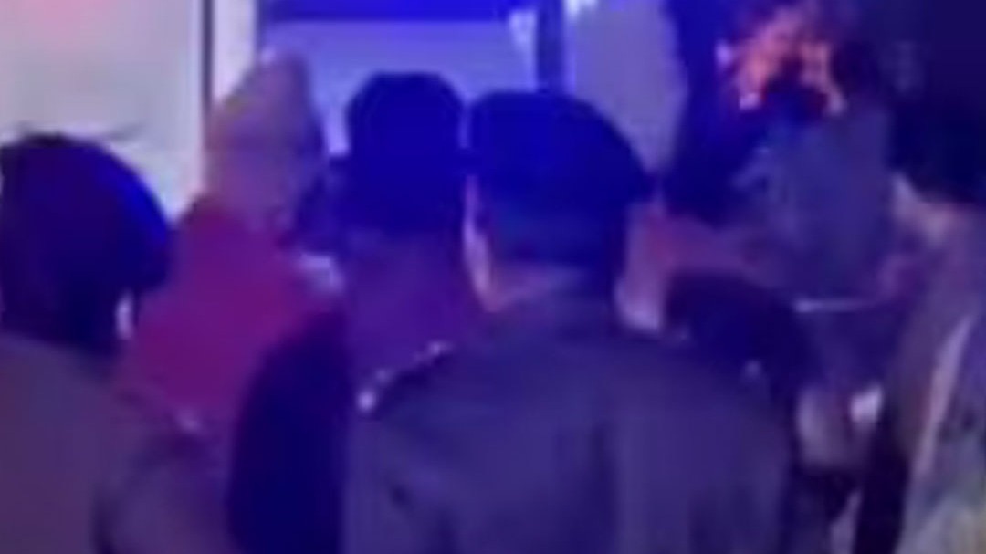 police constable attacks wife and daughter in Banda