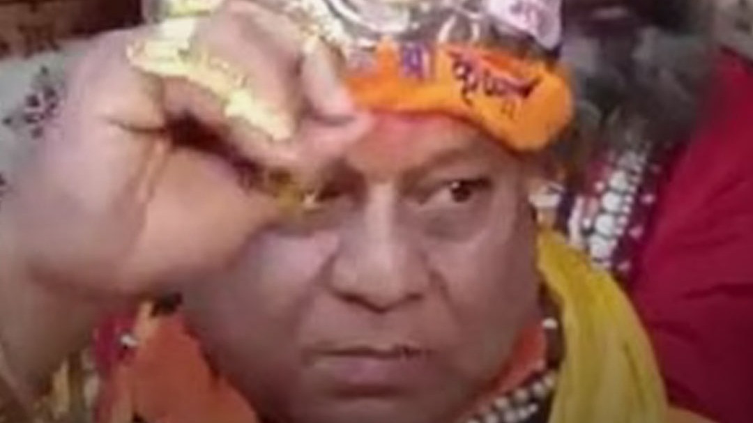 google golden baba wears gold worth 5 crores in prayagraj magh mela