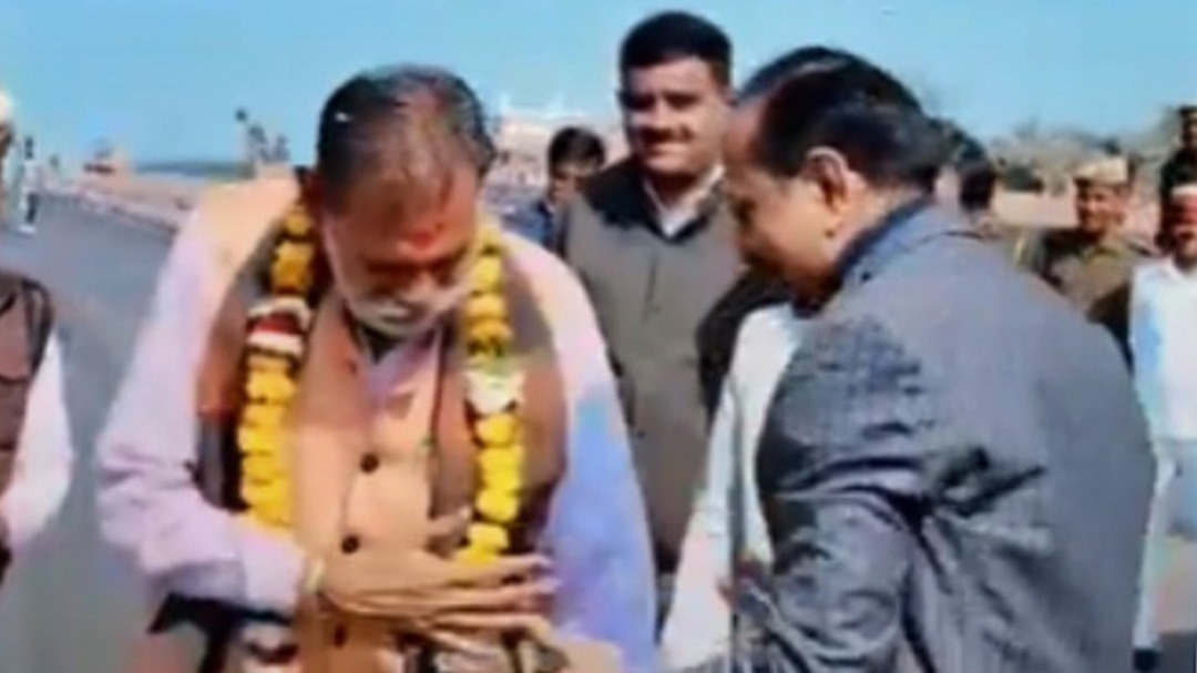 Minister Commissioner feet