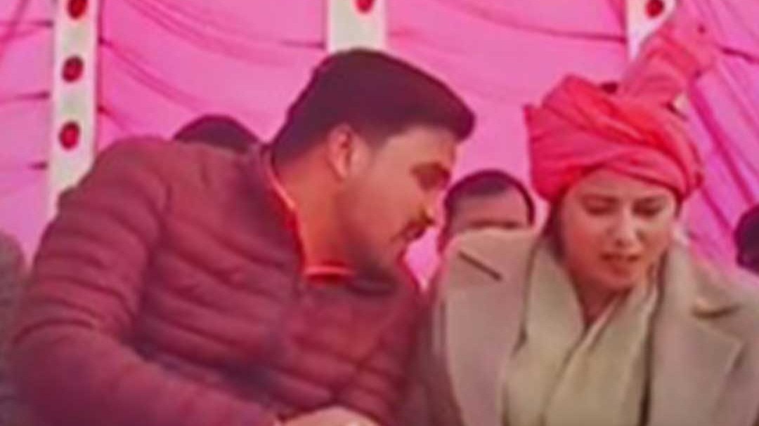 SP MP Priya Saroj seen in uncomfortable situation