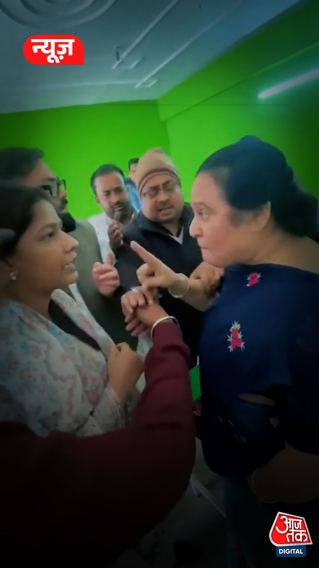 सपा नेता और BLO के बीच बहस का Video