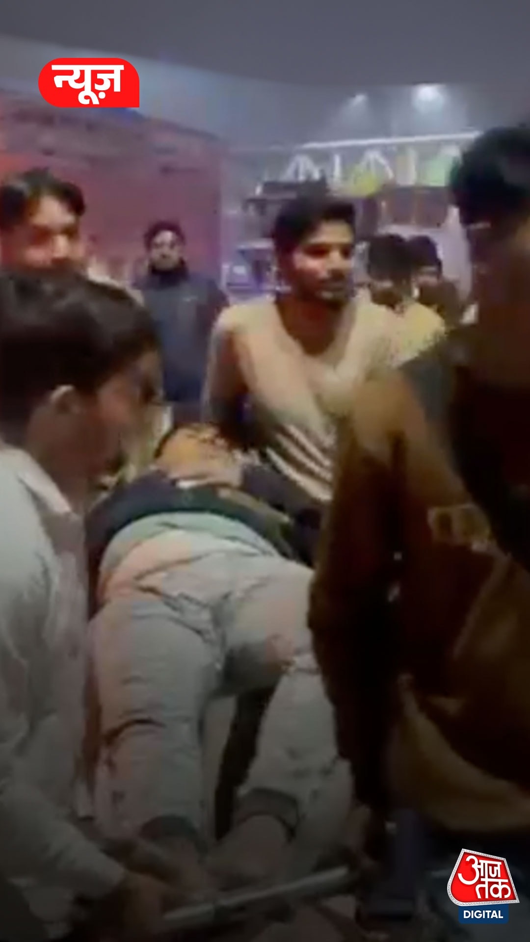 नोेएडा में एक्सिडेंट में मददगारों को दूसरे ट्रक ने रौंदा