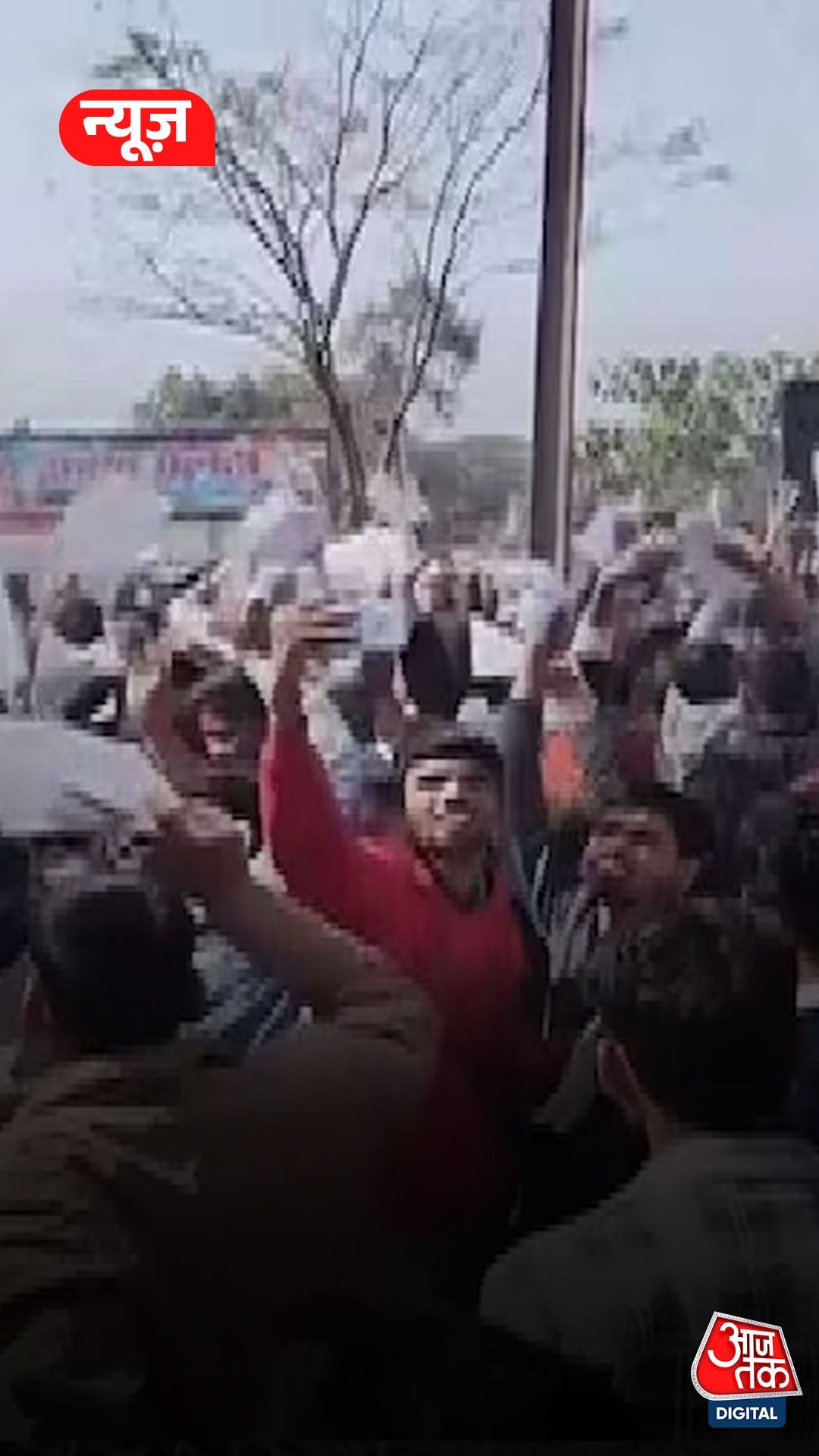 एग्जाम खत्म होते ही डीजे पर छात्रों का डांस; Video