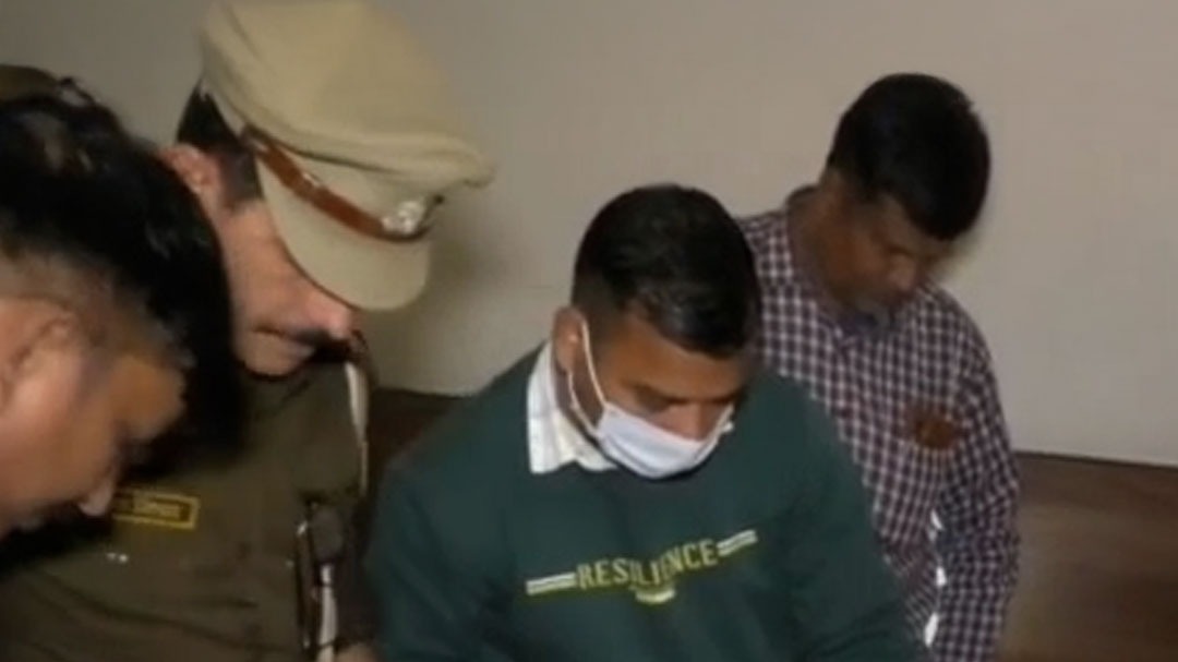 varanasi hotel brother sister suicide 