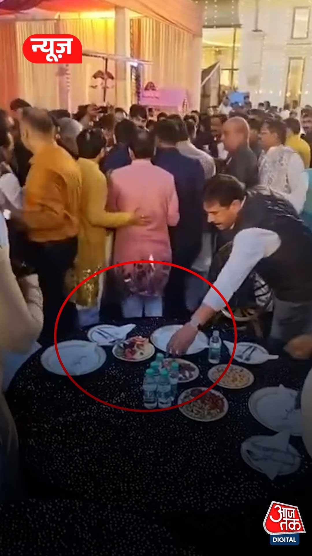 सिंधिया के जाते ही 'काजू-बादाम' लूटने की होड़ 