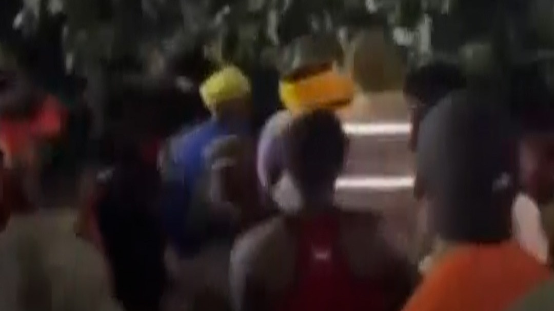 Kanwariyas beat up petrol pump owner son bijnour