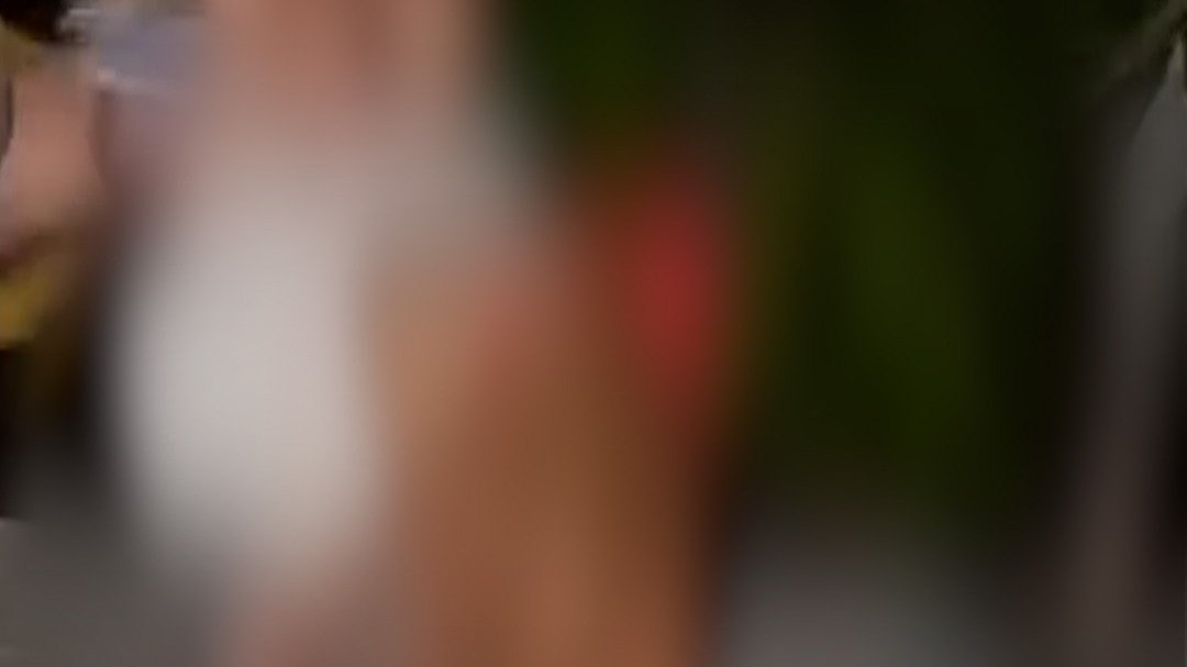 युवक के हाथ को आर-पार कर गया सरिया