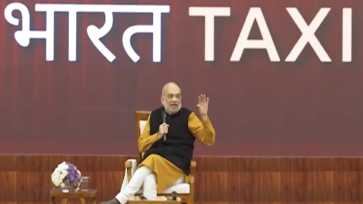 Amit Shah with Bharat Taxi drivers