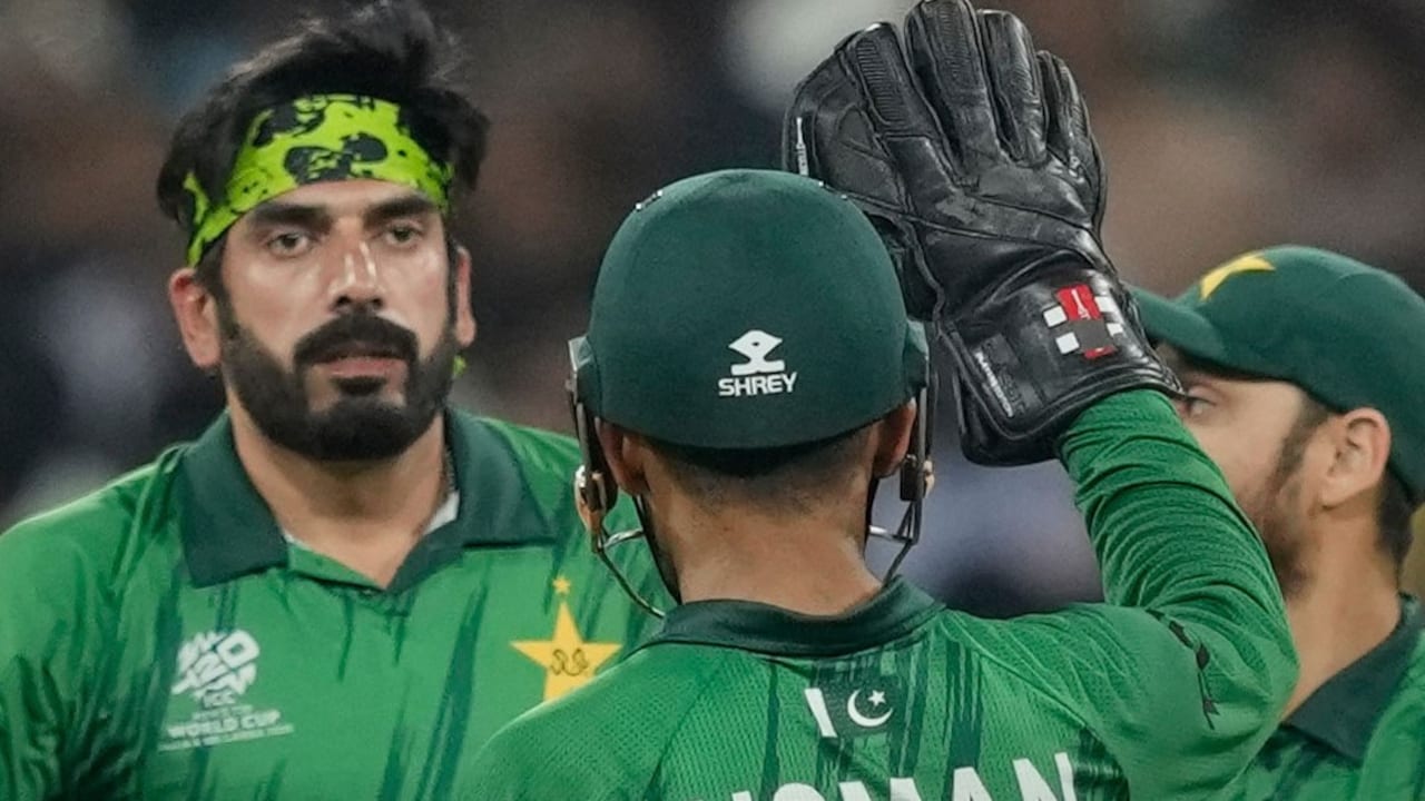 Pakistan Semifinal Scenario: श्रीलंका बाहर, फिर भी जिंदा है पाकिस्तान की उम्मीद… जानें पूरा गणित Pakistan Semifinal Scenario: श्रीलंका बाहर, फिर भी जिंदा है पाकिस्तान की उम्मीद… जानें पूरा गणित