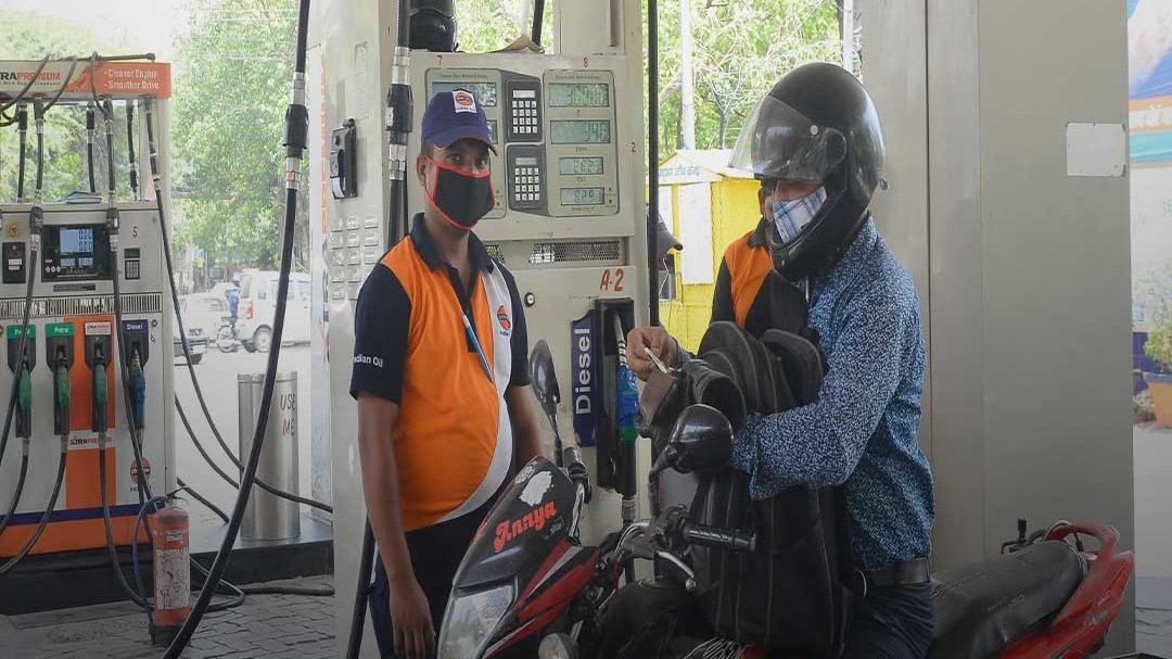 तेल संकट पर भारत अलर्ट, बढ़ेगा रूस से Crude Import