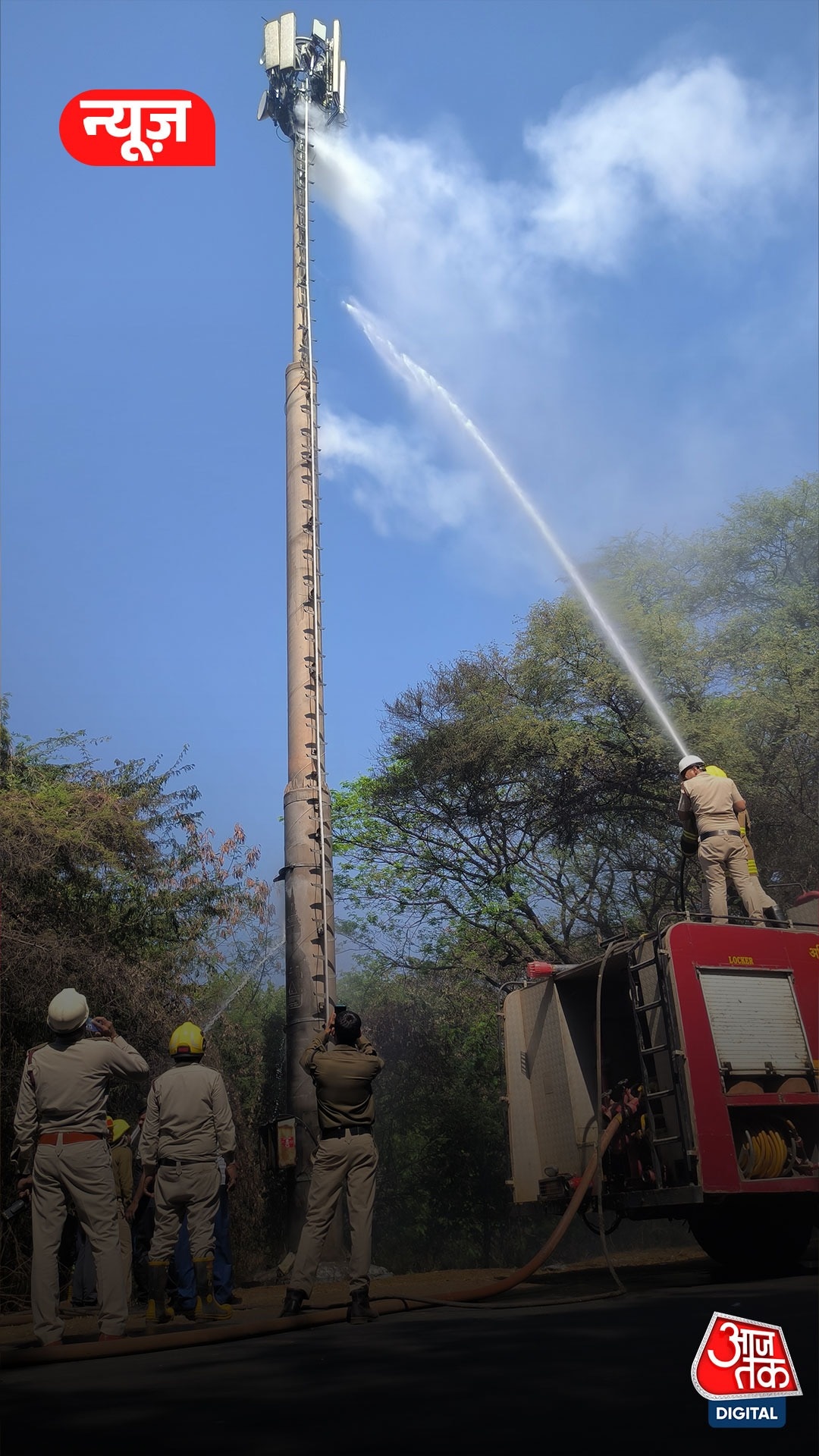 कचरे में फेंकी जलती सिगरेट, मोबाइल टॉवर में लगी आग