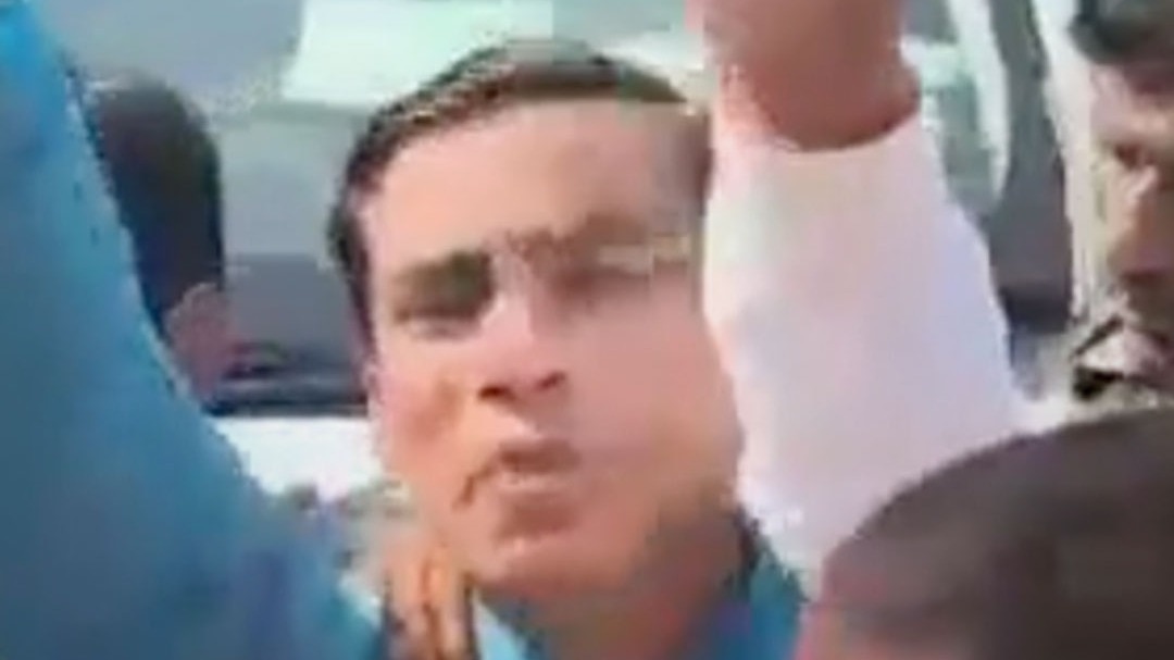 JDU workers surround Umesh Kushwaha