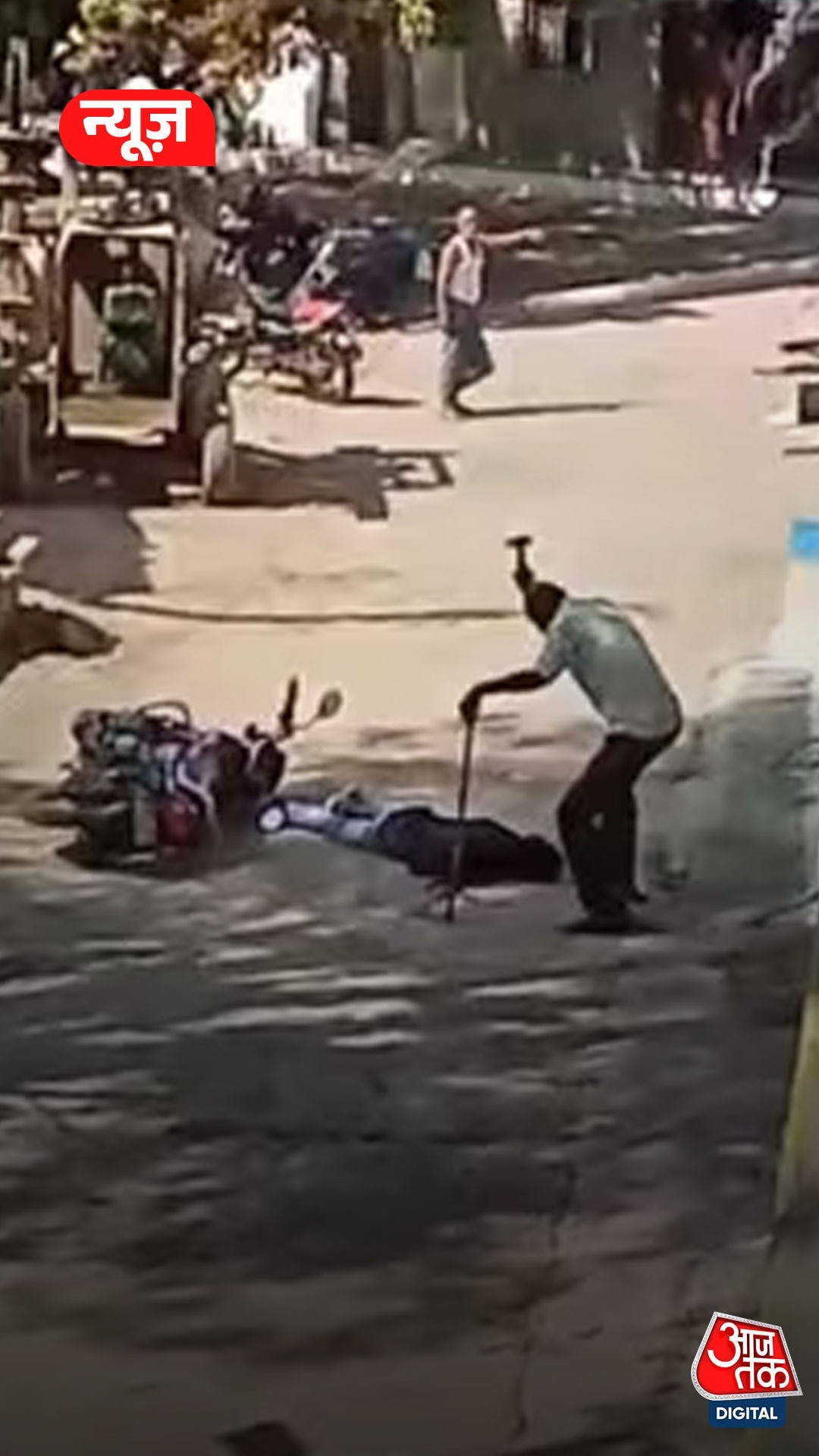 सिर पर हथौड़ा मारता गया, भेजा खाता गया; हैवानियत का वीडियो