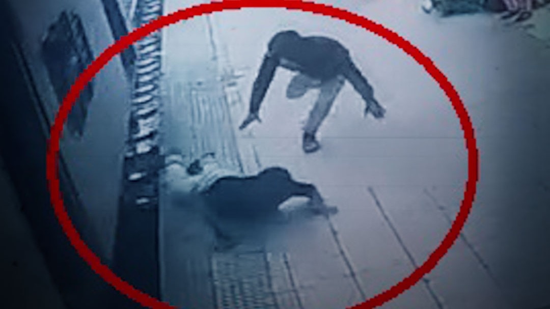 Begusarai man fall from catching running train