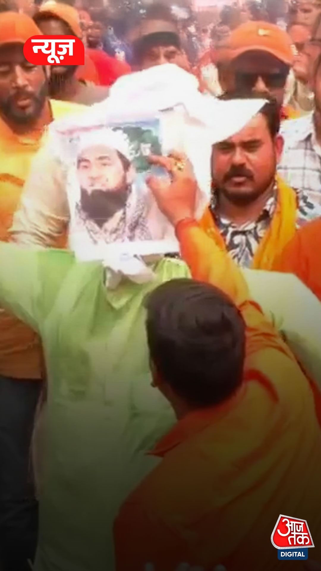 वाराणसी में मौलाना अब्दुल्लाह सलीम का फूंका पुतला 