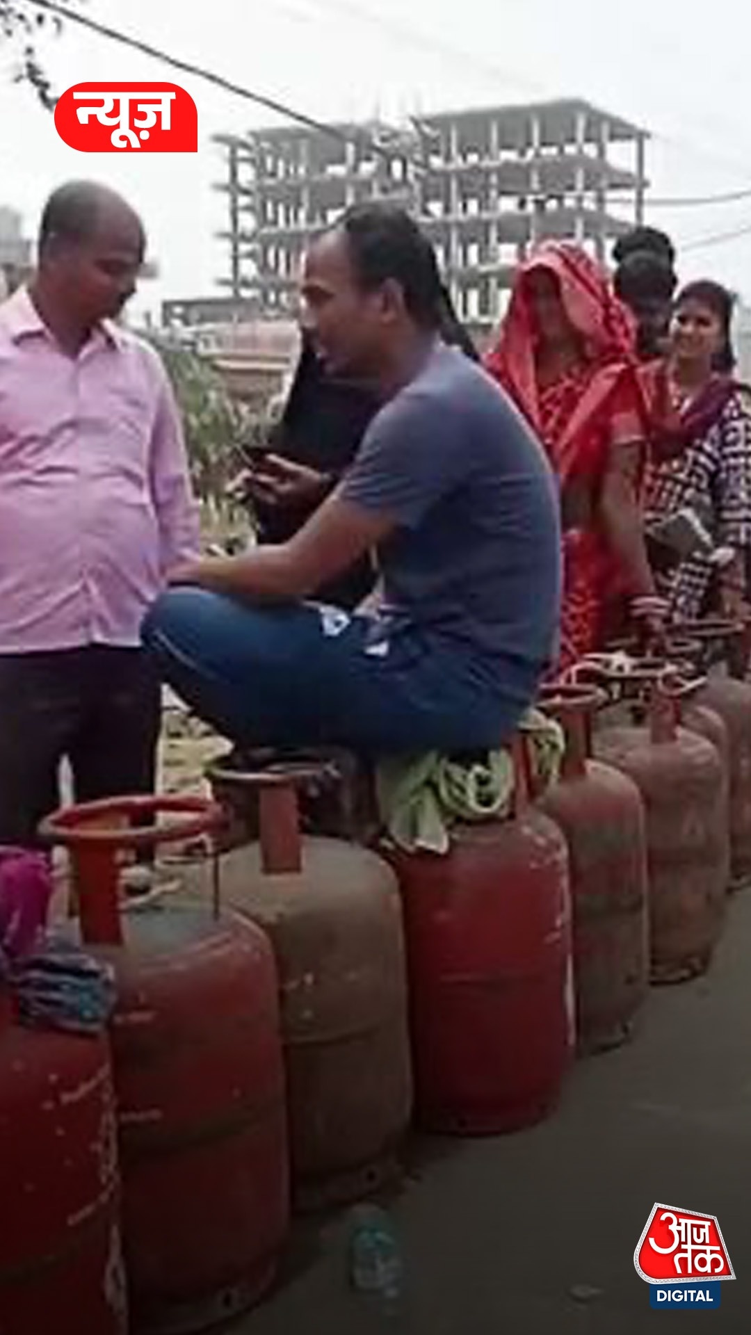 दरभंगा में गैस के लिए घंटों इंतजार