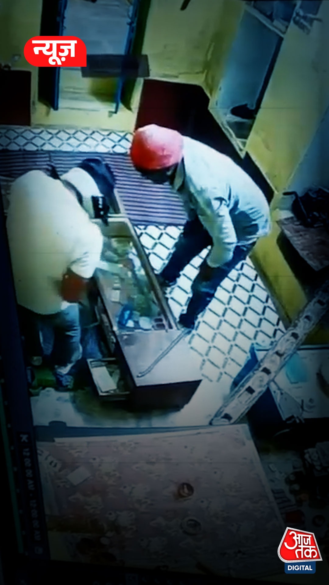 शादी में गया था परिवार, घर में 50 लाख की हो गई चोरी