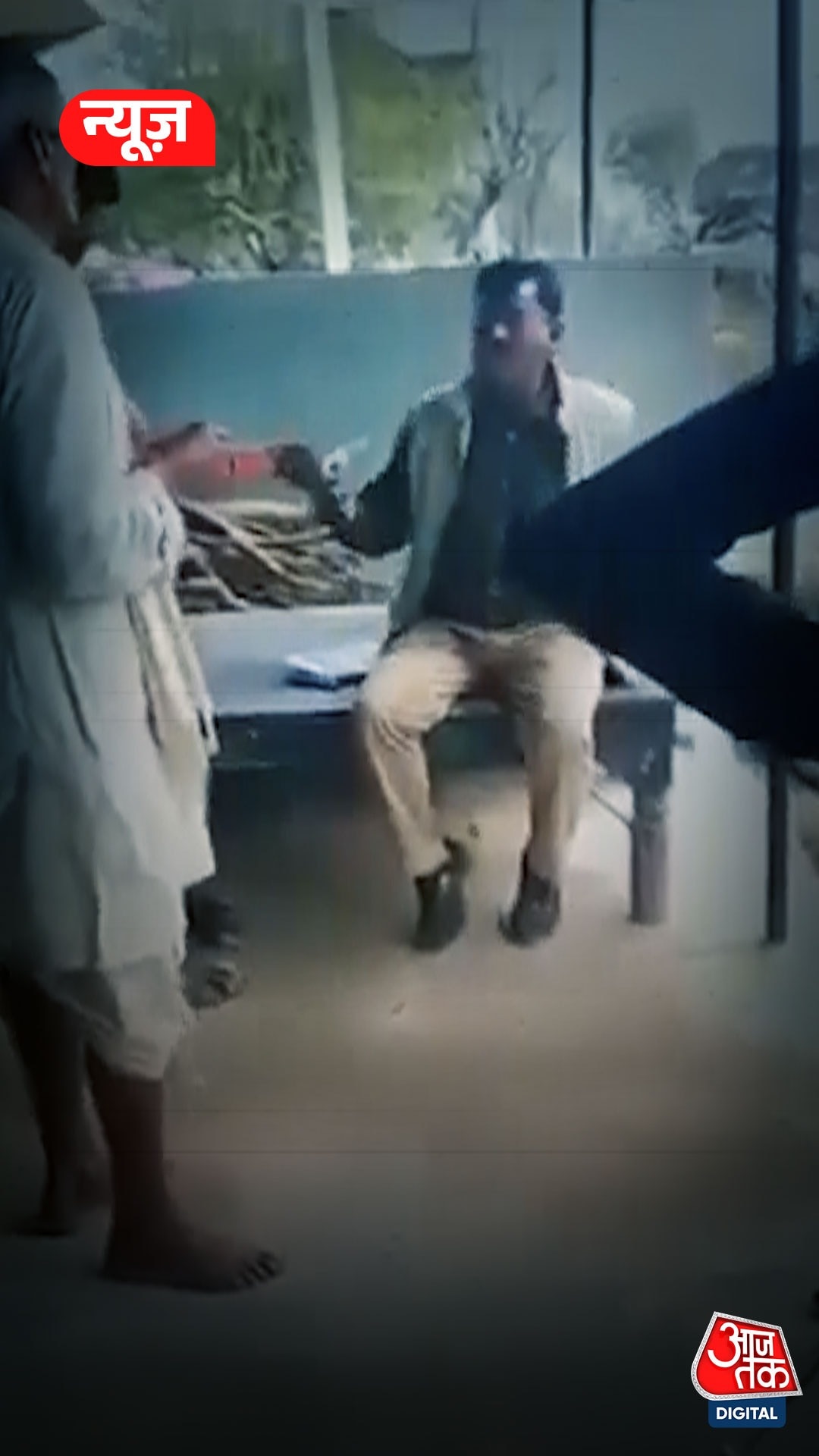 बांदा में सिपाही का घूस लेते वक्त का वीडियो हुआ वायरल