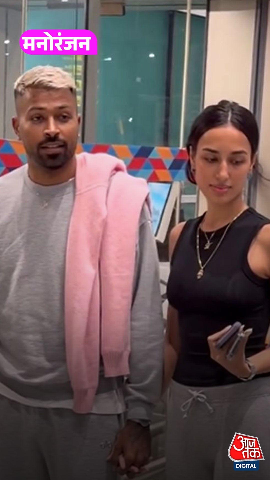 माहिका के प्यार में हार्दिक पंड्या, कंधे पर उठाई GF की टी-शर्ट और दिया पोज़