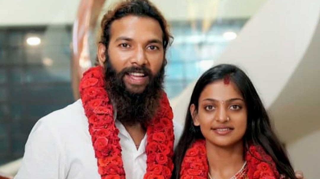 Monalisa marries Farman Khan