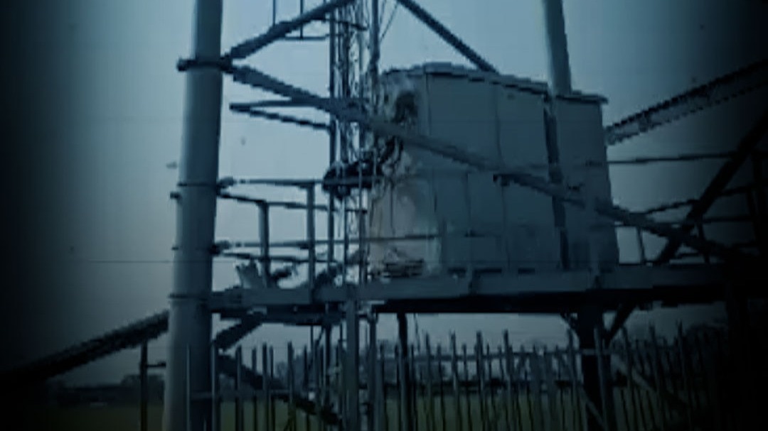 woman climbs tower begs lover to marry deoria