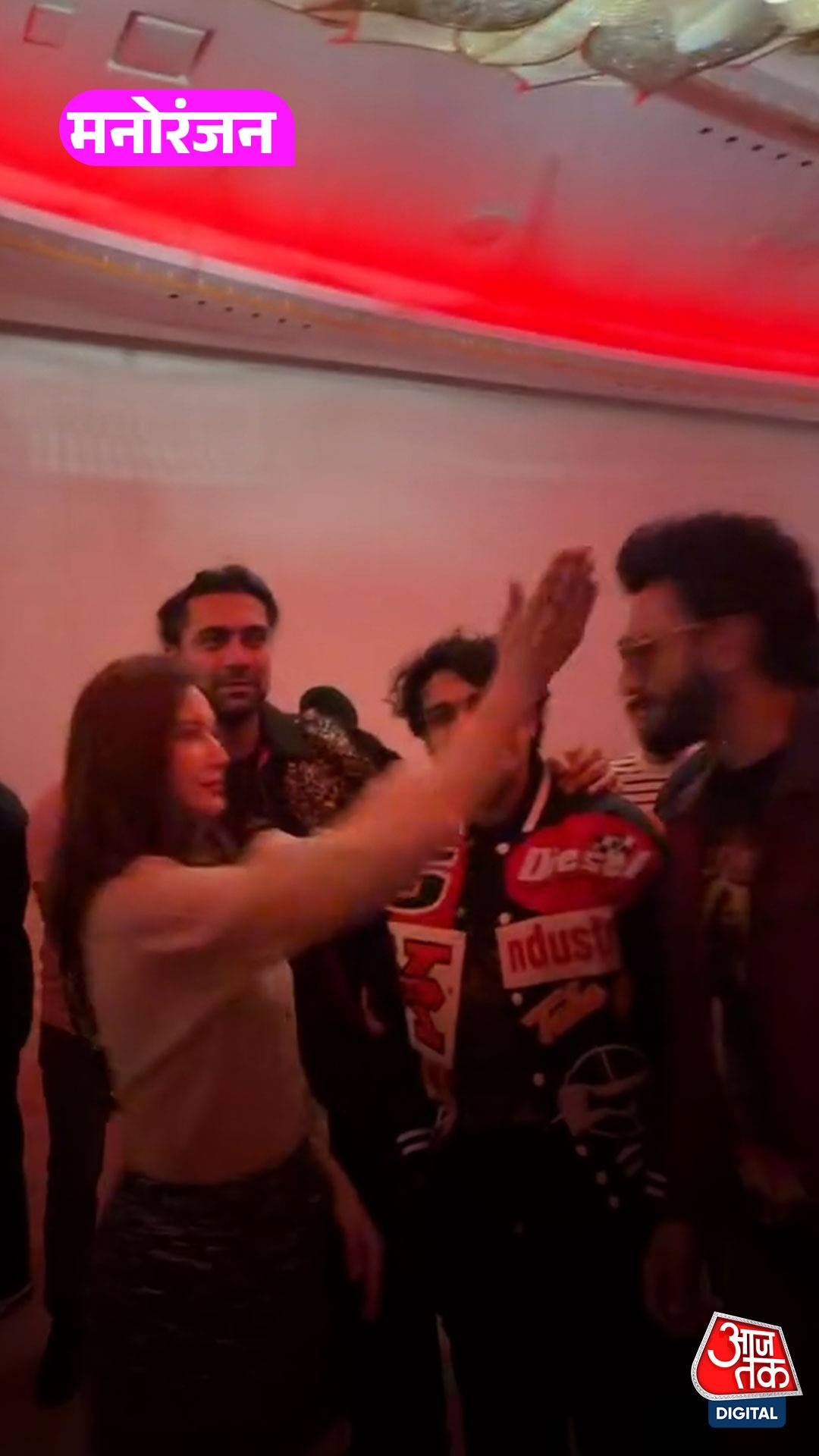 'धुरंधर 2' पार्टी में थप्पड़ सीन रीक्रिएट, सौम्या-रणवीर का वीडियो वायरल