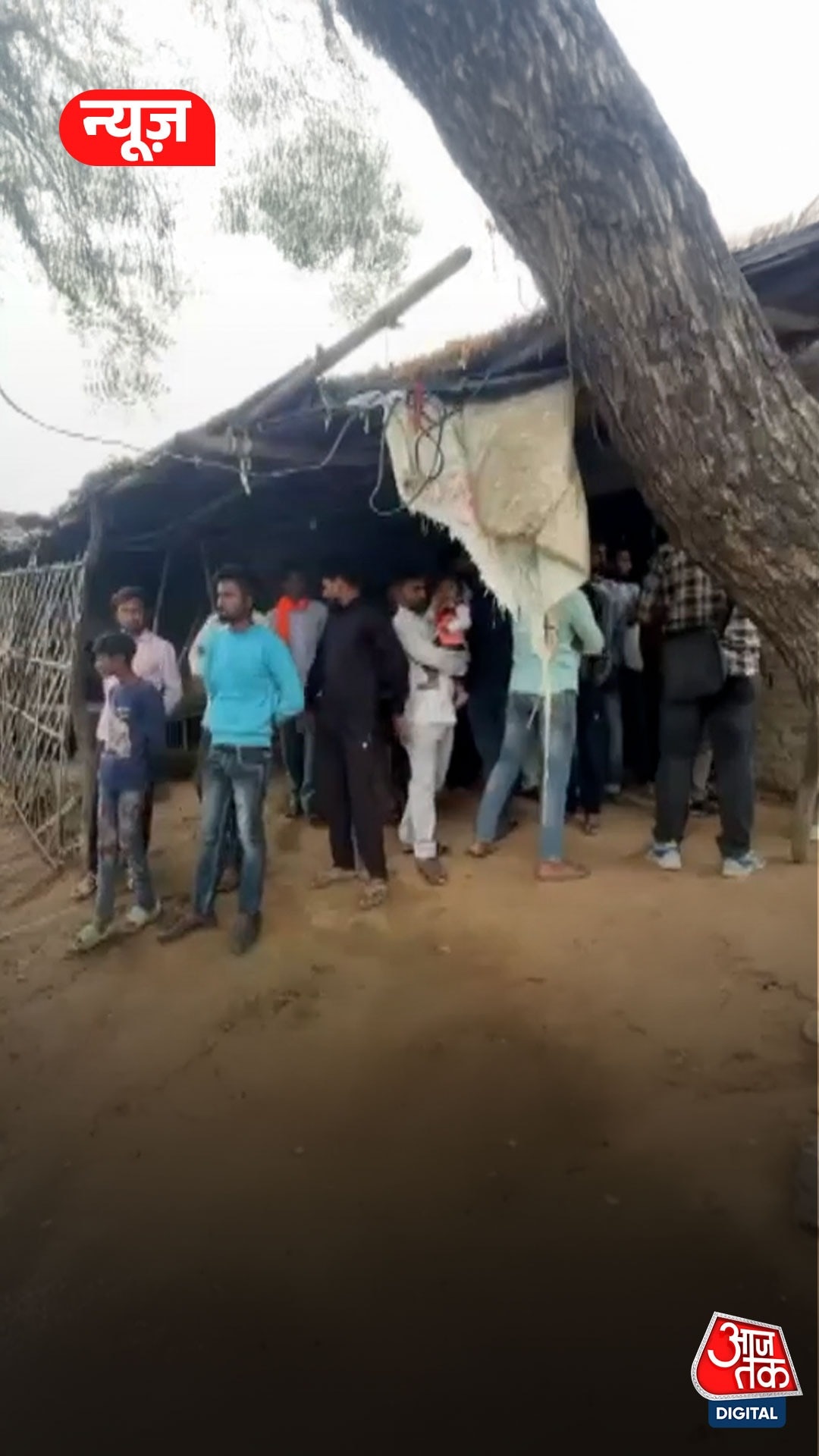 परिवार के 3 सदस्यों ने खाया जहर