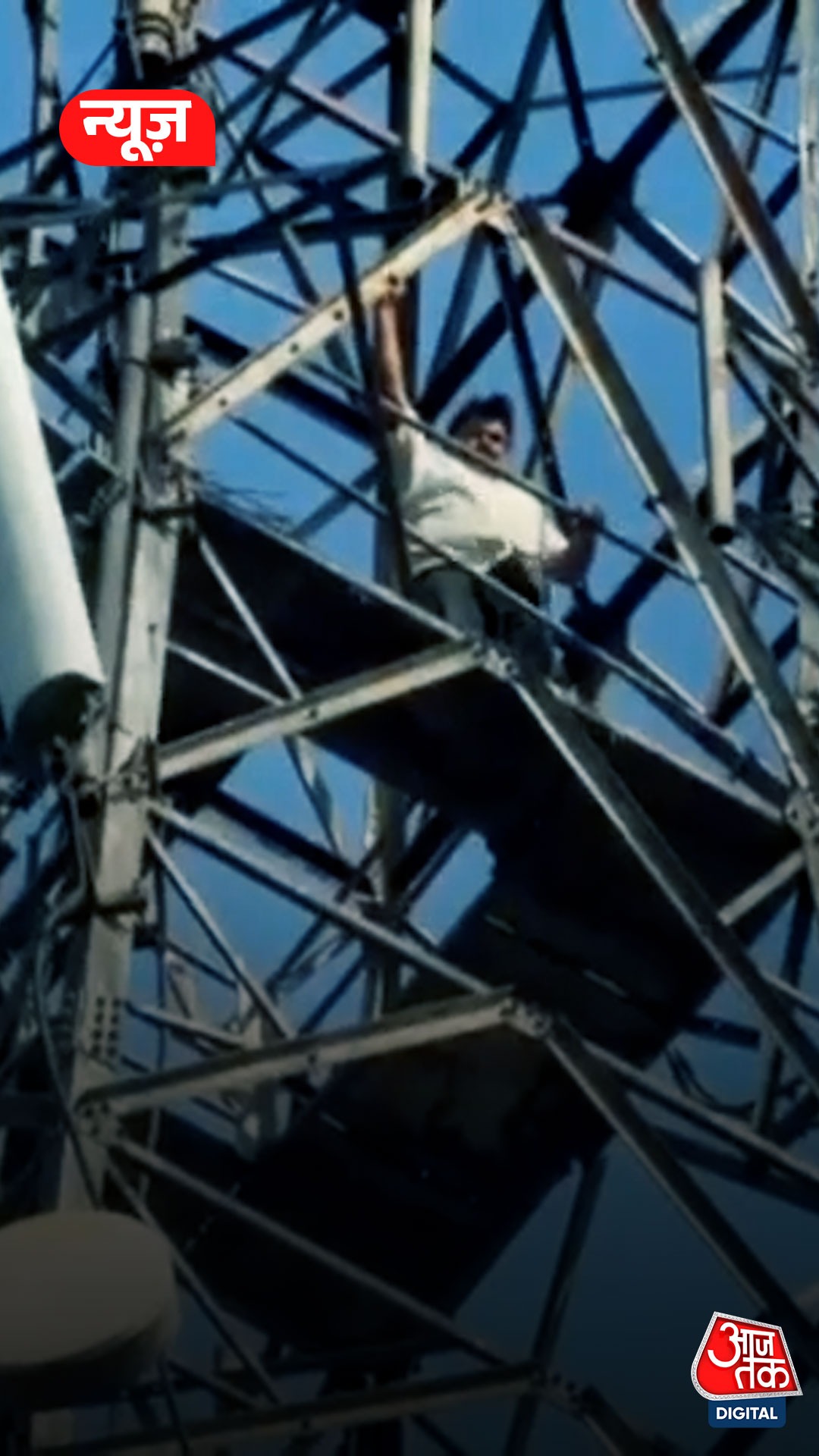 सोनीपत में ऊंचे मोबाइल टावर पर चढ़ा युवक