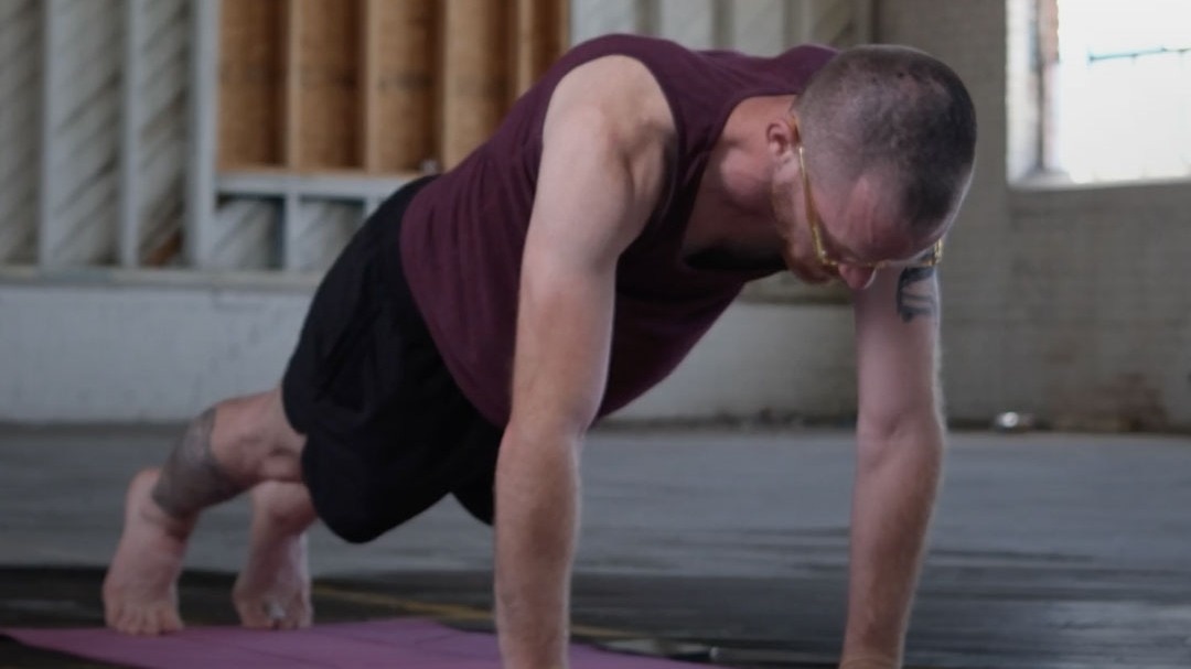 उम्र के हिसाब से कितने पुश अप्स सही? देखें ये रिपोर्ट