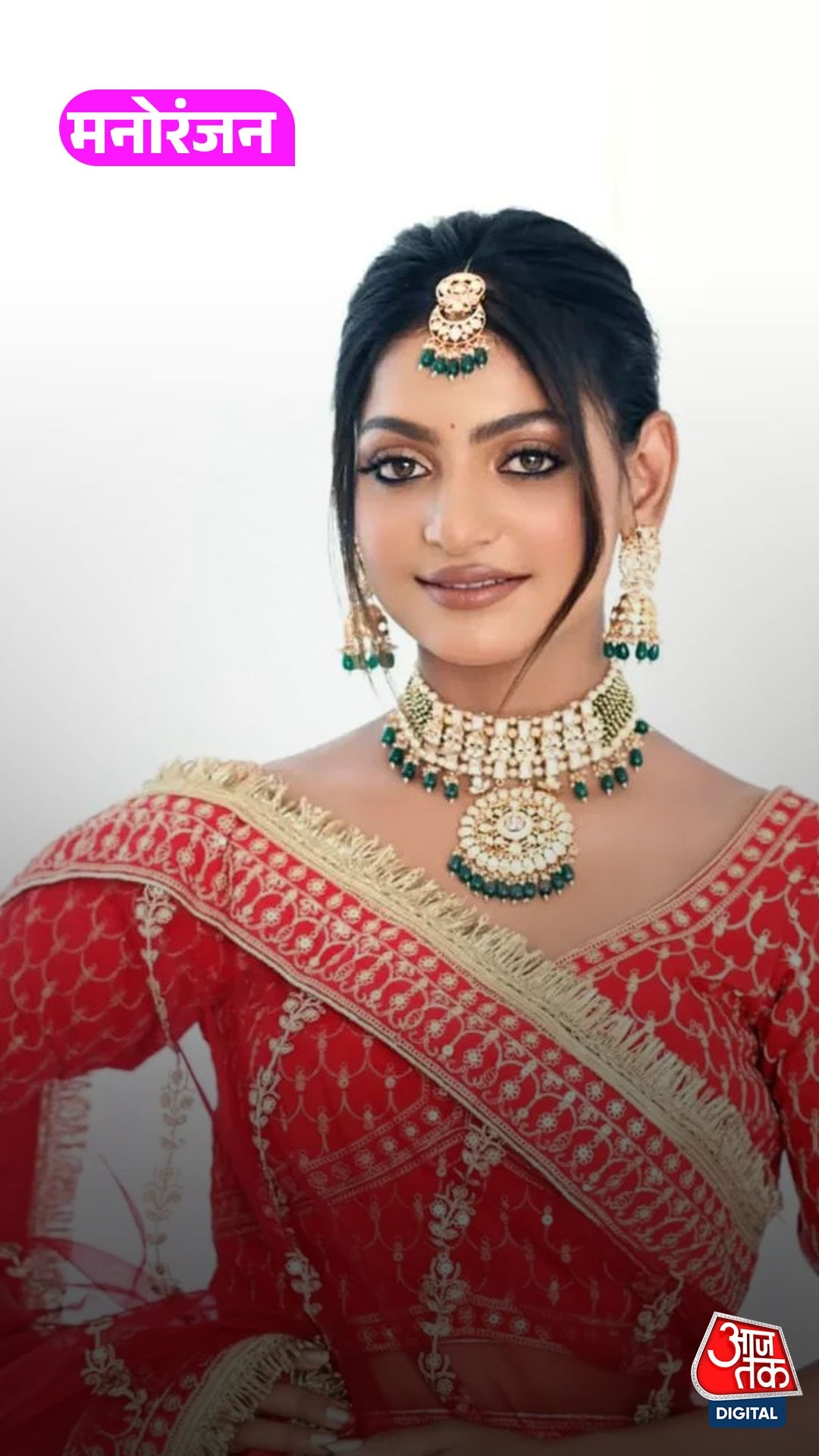 मोनालिसा ने डायरेक्टर पर लगाए छेड़छाड़ और शोषण का आरोप, कहीं बड़ी बातें