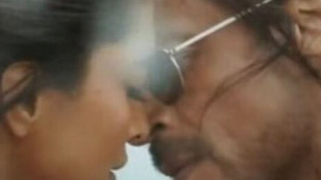 विवादित सॉन्ग 'बेशरम रंग' गाने का असली मकसद क्या था?