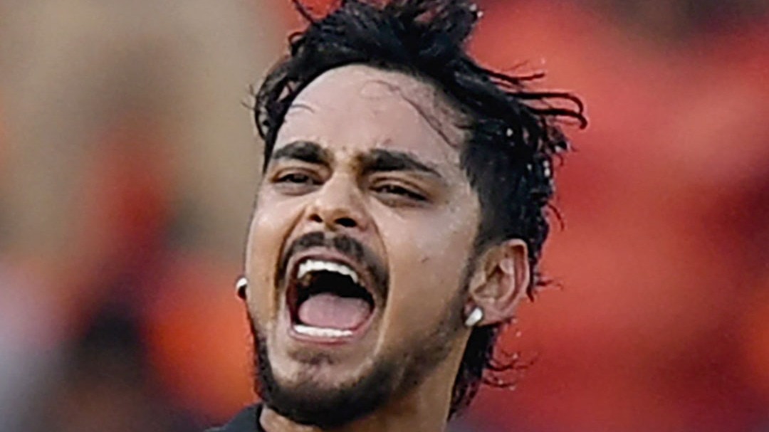 RCB से भिड़ेगी SRH, विराट कोहली पर सबकी नजरें