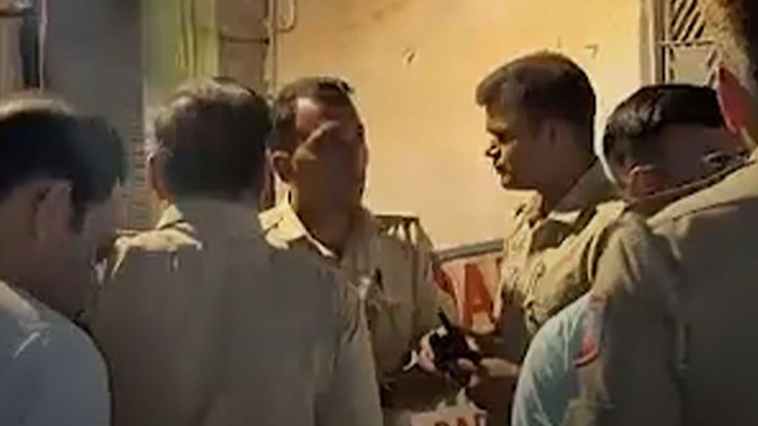 delhi mother killed in front of daughter by husband